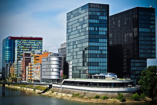 AIoT技术赋能楼宇自控系统，开启智慧建筑新生态